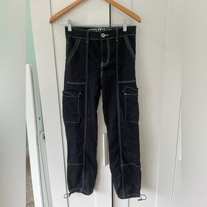 VIP JEANS black and white cargo pants. They are a size 7/28.